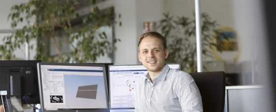 Philipp Oestringer am Arbeitsplatz